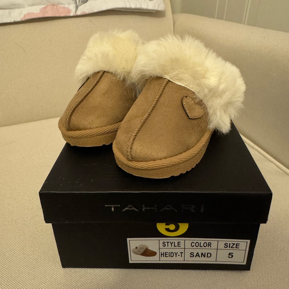 NWT Tahari Brown Faux Fur-Lined Heidy Slippers Toddler 5